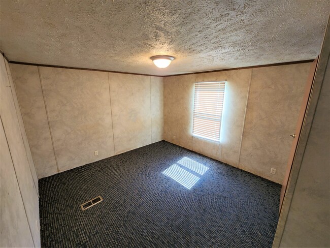 Building Photo - 120 Sandy Springs Ln