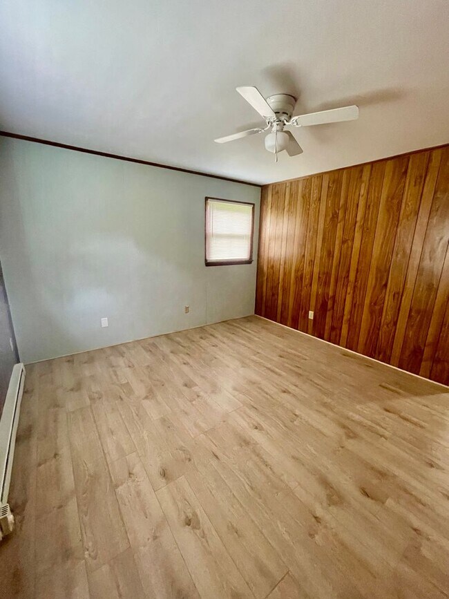 Building Photo - Must see Newly renovated 1 bedroom 1 bath apartment . Located in Dallas .