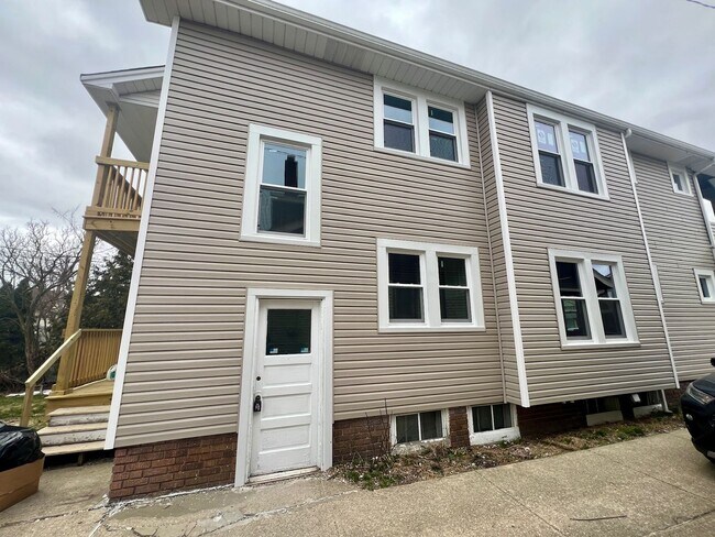 Building Photo - 2068 Waterbury Rd