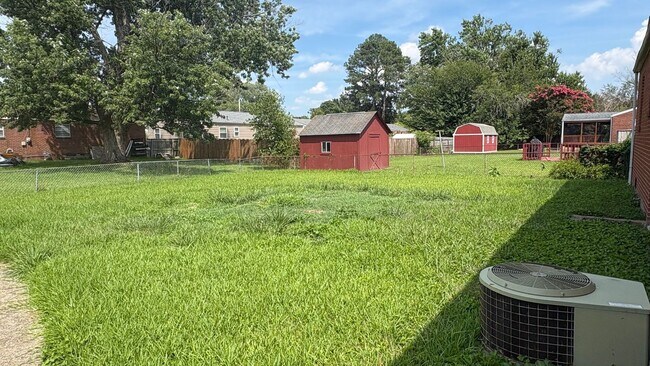 Building Photo - Freshly Updated Rancher w/ Detached Garage!!