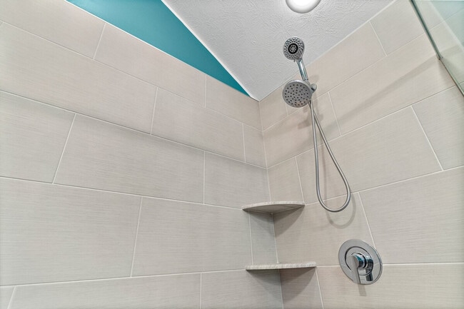 Building Photo - 2422 Cedar Crest Dr