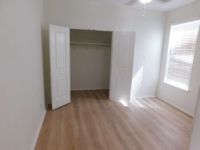 Building Photo - 3 Bed/ 3 Bath Stunner Located at Evans & TPC Parkway