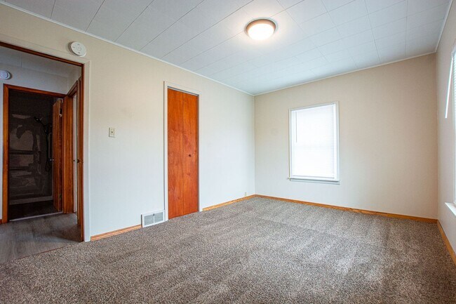 Building Photo - 2 Bedroom / 1 Bath Home in Carter Lake!