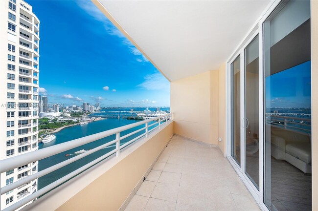 Building Photo - 808 Brickell Key Dr