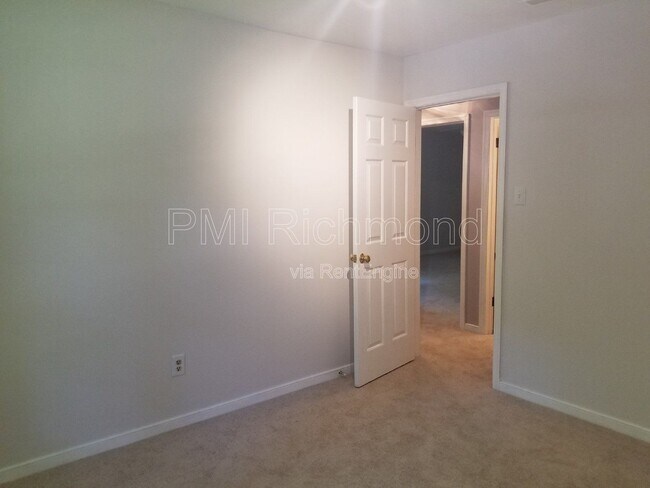 Building Photo - 2504 Carriage Creek Ct