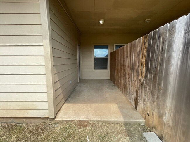 Building Photo - 105-107 Sunburst Court