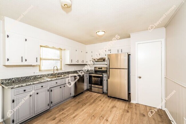 Building Photo - Beautifully Modernized 3 BR and 2 BA in on...