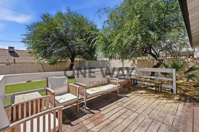 Building Photo - 1329 E Cholla St