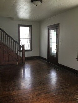 Building Photo - 904 Iowa Ave