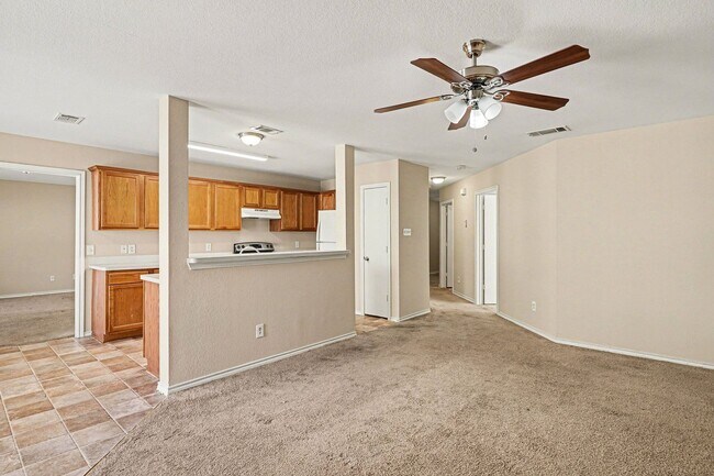 Building Photo - Updated 3-2-2 in Dallas! New Carpet and Paint! Big Yard!