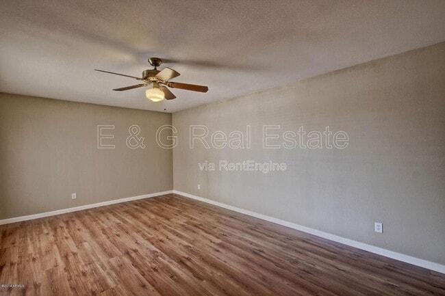 Building Photo - 1030 E Manhatton Dr