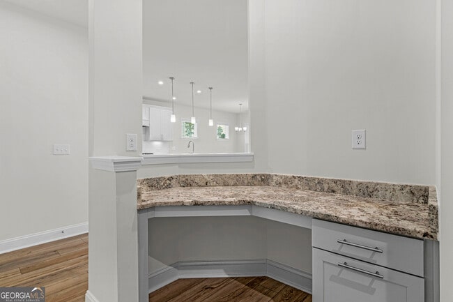 Building Photo - 340 Dendron Dr