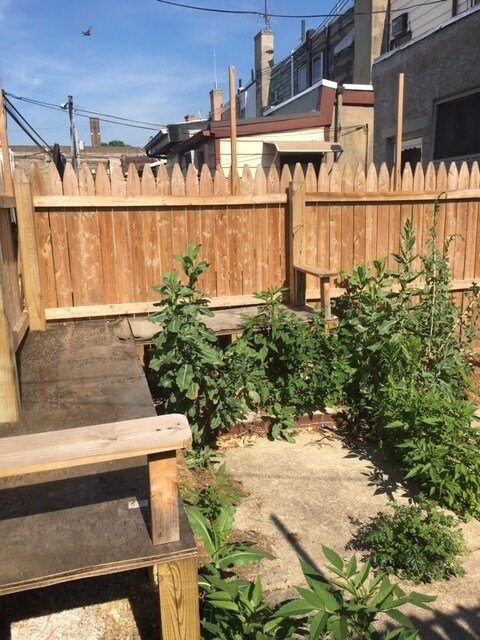 Building Photo - 2 BED 1 BATH house in South Philly!