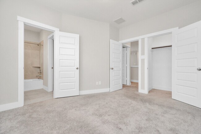 Building Photo - 721 Strawberry Pines Ct