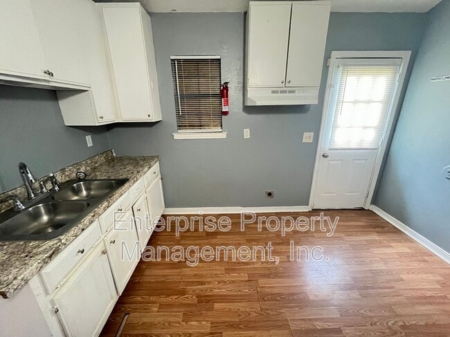 Building Photo - 401 N Manassas St