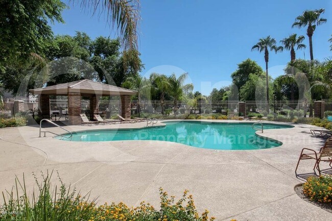 Building Photo - 1336 S Sabino Dr