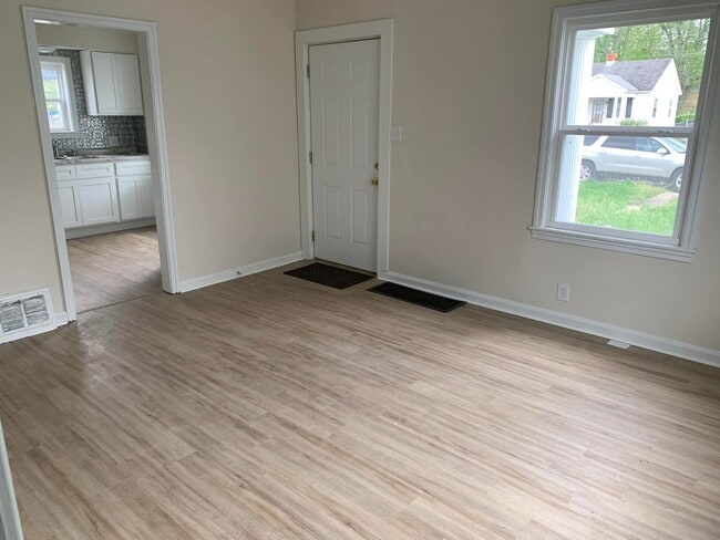 Building Photo - 1116 E Gum St