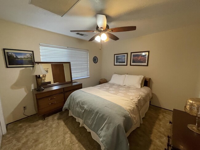 Building Photo - 43126 E Sugar Pine Dr