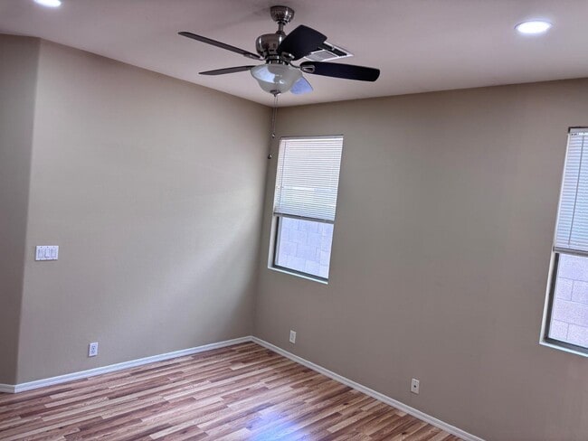 Building Photo - 2720 E Hulet Dr