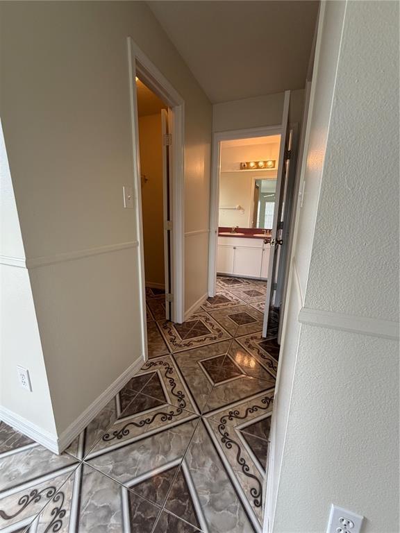 Building Photo - 922 Elm Forest Dr