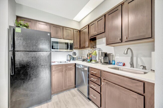 Building Photo - 8303 Palm Pkwy