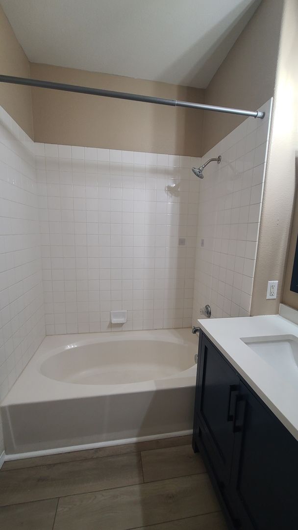 Building Photo - Upstairs 3 Bedroom condo
