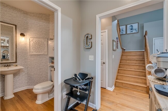 Building Photo - 117 MillCreek Ln