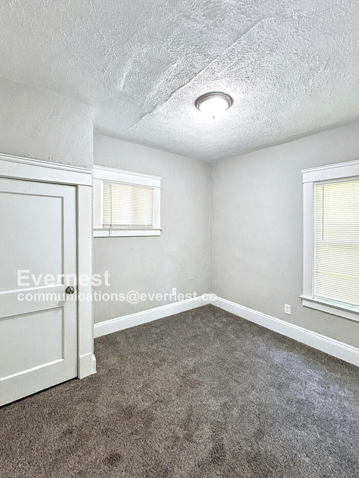 Building Photo - 3992 E 52nd St