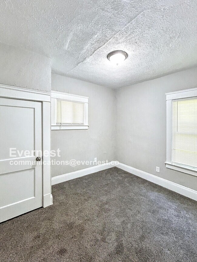 Building Photo - 3992 E 52nd St