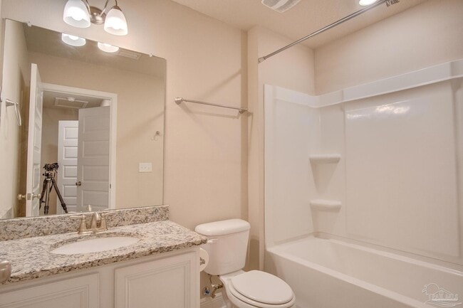 Building Photo - 310 S F St