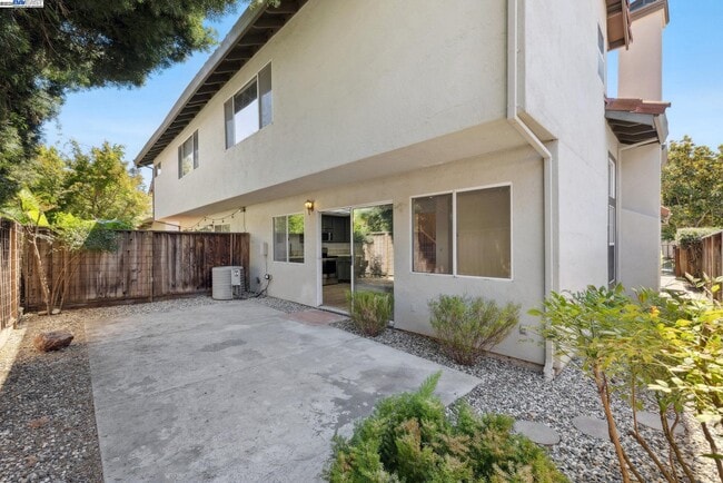 Building Photo - 1733 Magnolia Cir