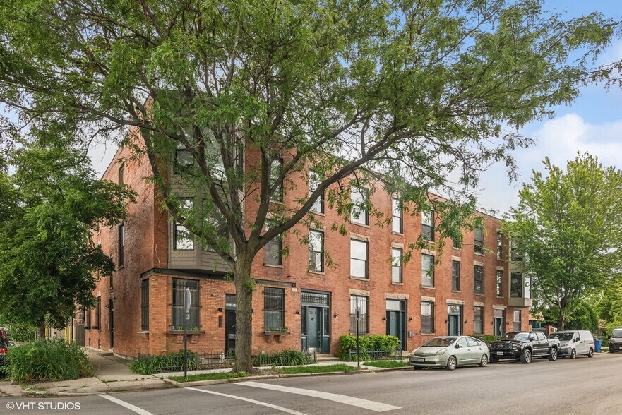 Primary Photo - 2156 W Hubbard St