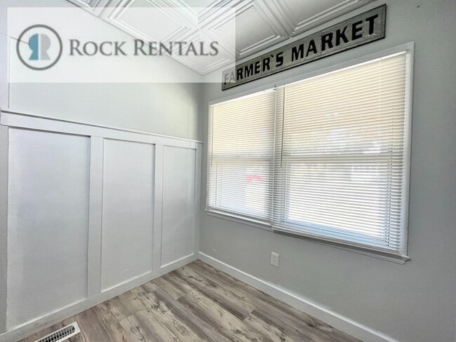 Building Photo - 3 Bed 2 Bath with a Basement Bonus Room