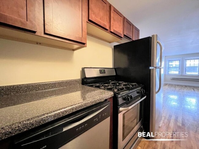 Building Photo - 0 bedroom in CHICAGO IL 60610