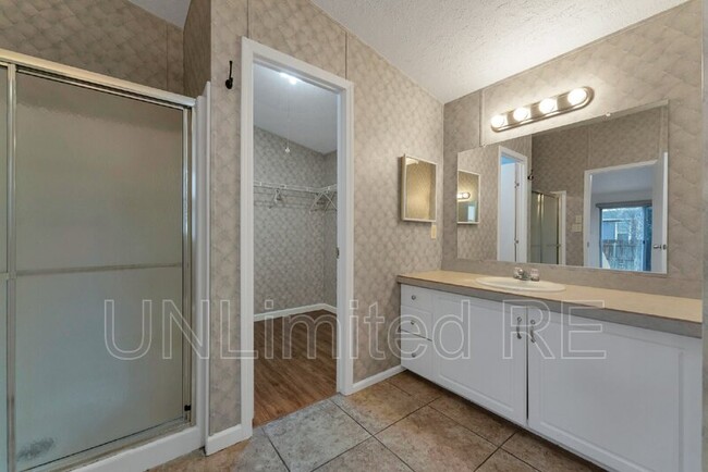 Building Photo - 1601 W Sherrie Dr
