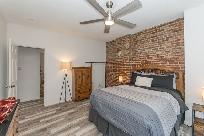 Building Photo - 4992 Botanical Ave