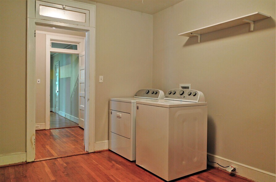 Building Photo - 120 S Harden St