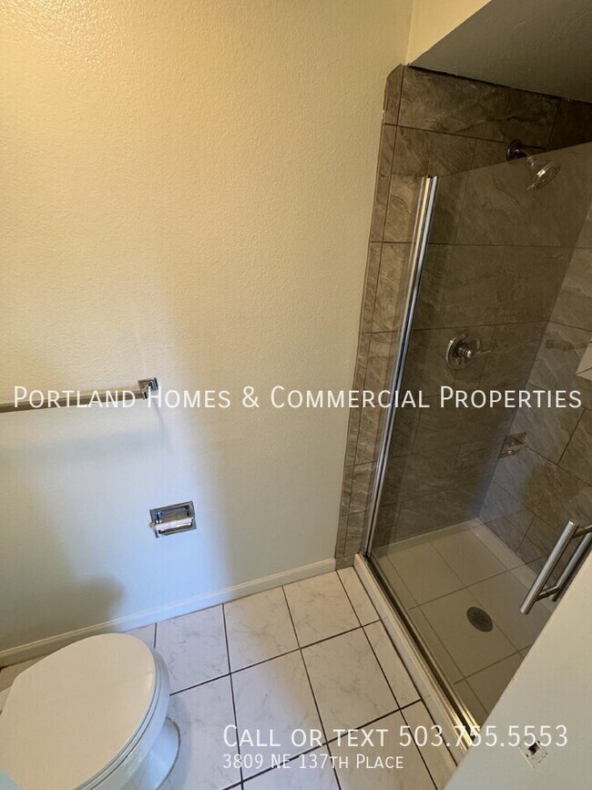 Building Photo - 3809 NE 137th Pl