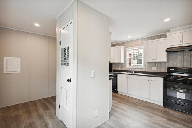 Building Photo - 601 Landrey Dr