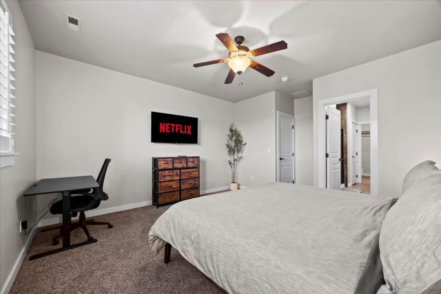 Building Photo - 10130 W Brownstone Dr