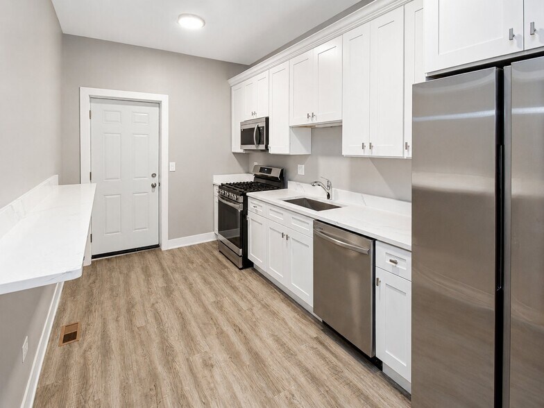 Building Photo - 5310 S Harper Ave