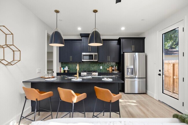 Building Photo - 4611 Dewberry St