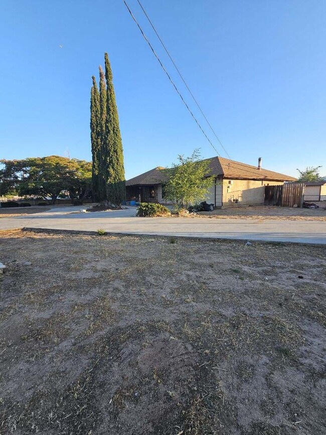 Building Photo - 7742 Oxford Ave