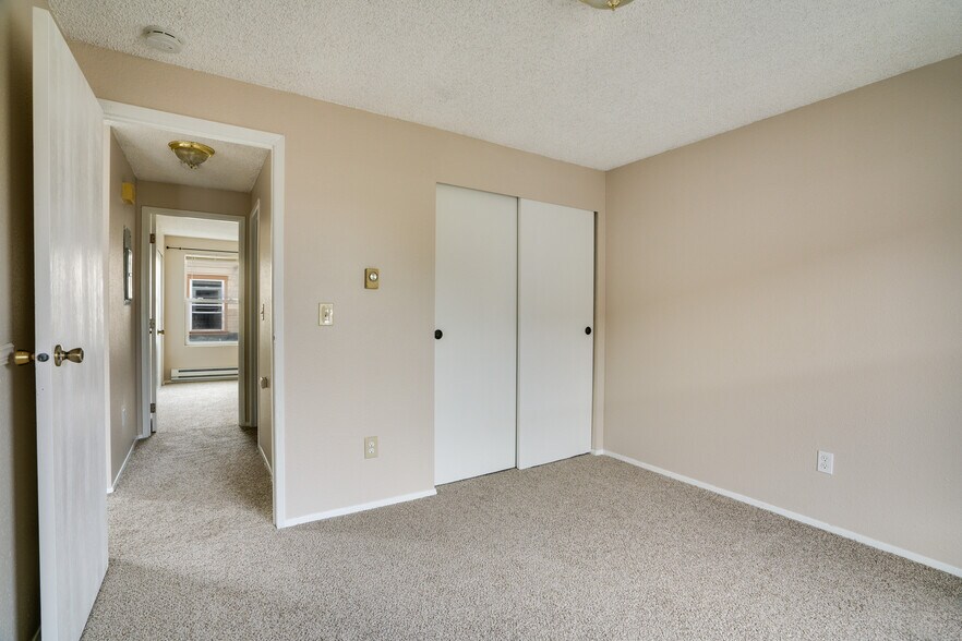 Building Photo - 2412 S I St