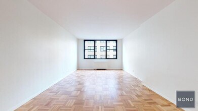 Building Photo - 333 E 49th St