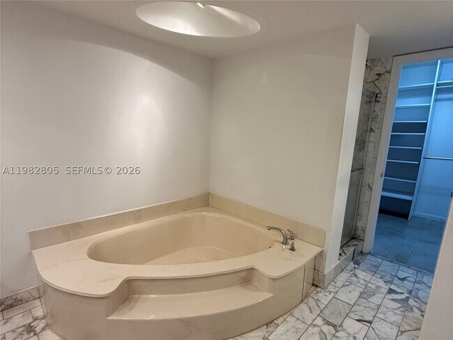 Building Photo - 4000 Towerside Terrace