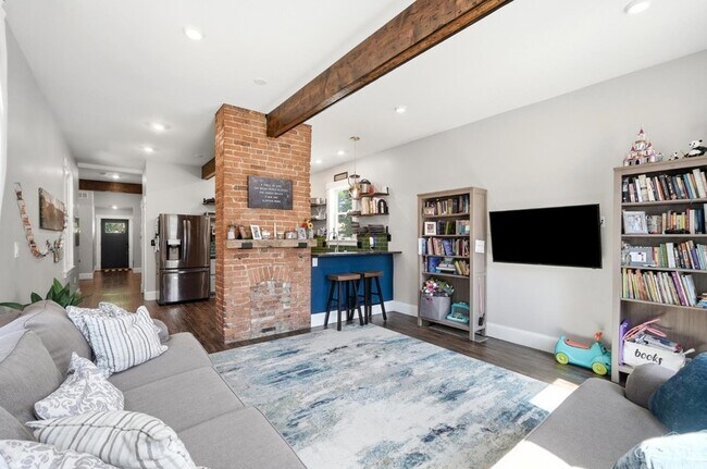 Building Photo - 2931 Cleinview Ave