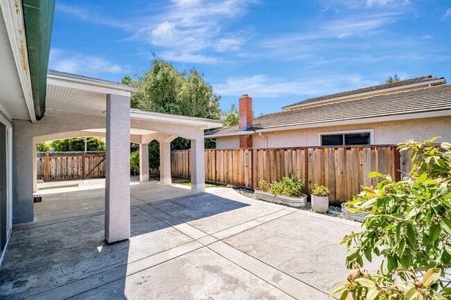 Building Photo - Charming 3BR/2BA Single Family Home for re...