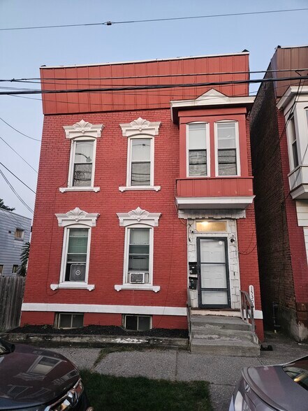 Building Photo - 1530 5th Ave