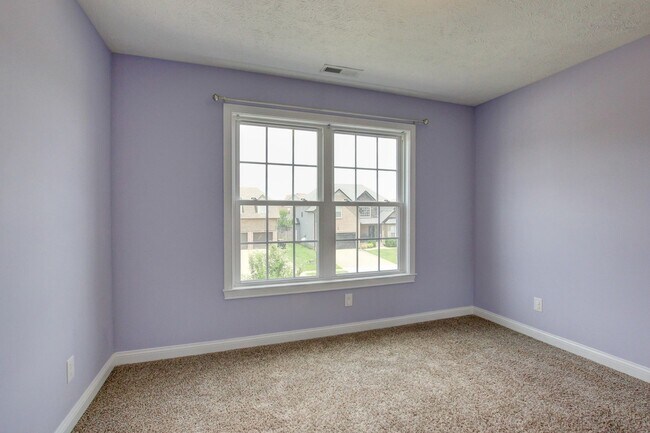Building Photo - 716 Cavalier Dr
